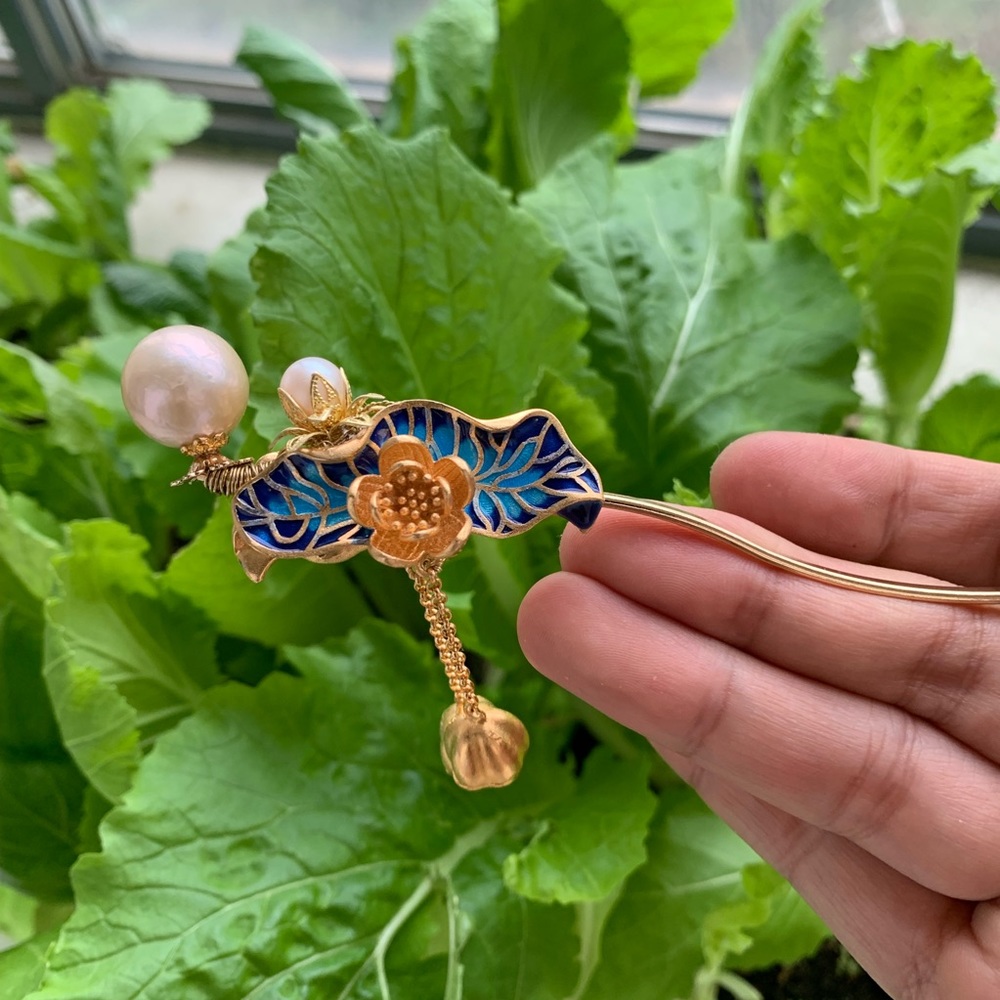 Oriental style hairpin with genuine pearl